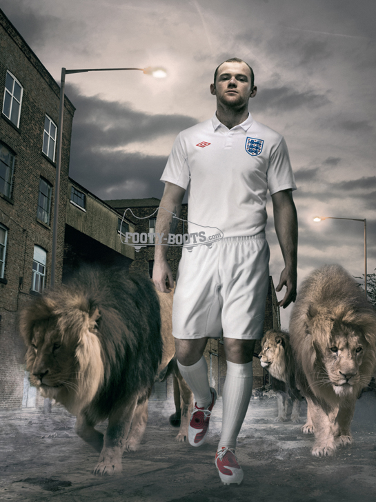 ROONEY WALKS PROUD IN ENGLAND KIT