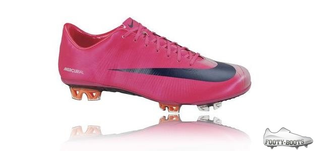 COLOURED FOOTBALL BOOTS - A RIGHT OR A 