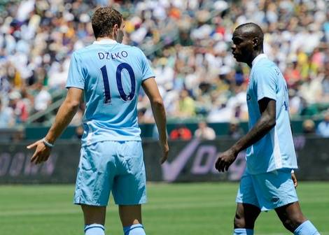 VIDEO: BALOTELLI FAILS AT SHOWBOATING