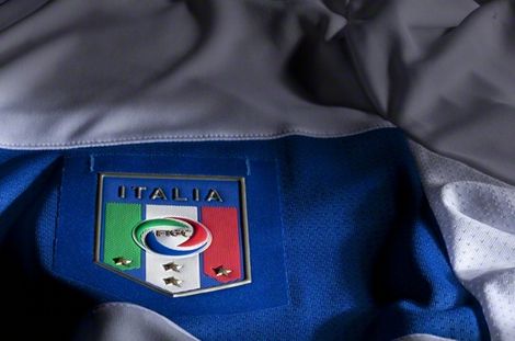 Close up of the crest on the Italy Euro 2012 Away Shirt 