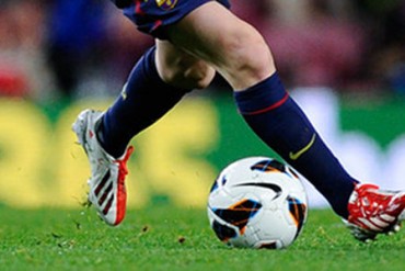 Messi adidas F50 adiZero - leather or synthetic - featured image