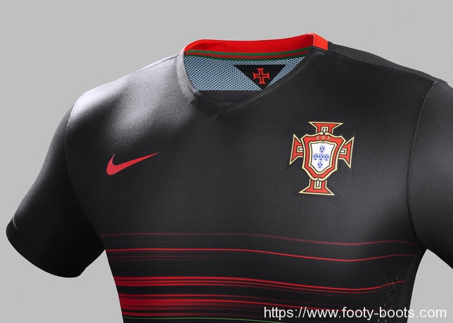 Nike Portugal Away Shirt 2015-16 - Crest